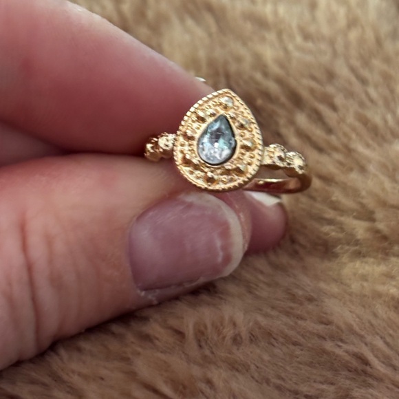 Jewelry - Elegant Gold Teardrop Ring